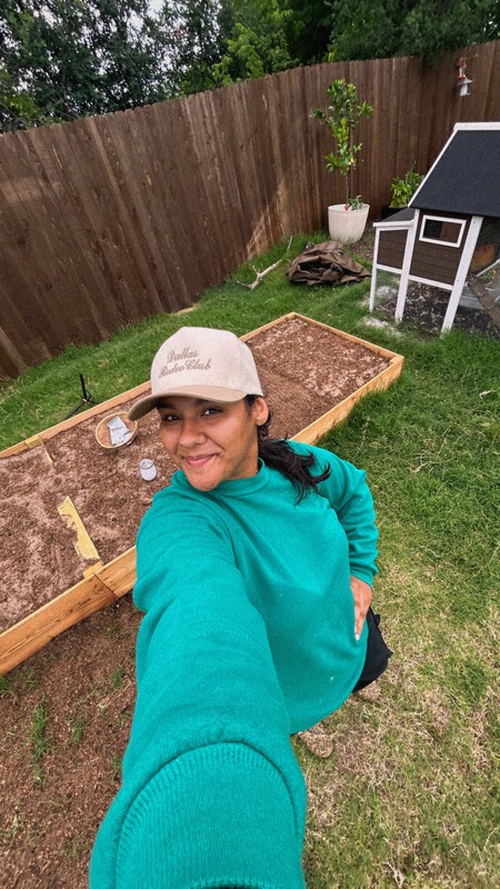 Jessica taking a garden selfie